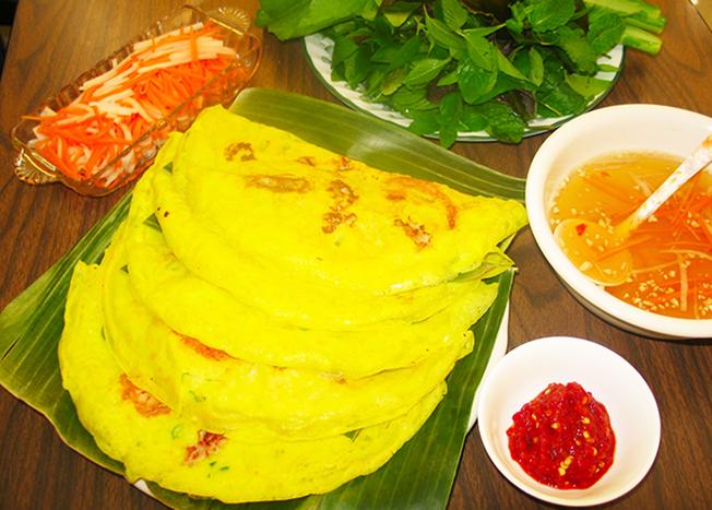 Bánh xèo Long Hải là món ăn ngon tại Vũng Tàu được nhiều khách du lịch thích thú