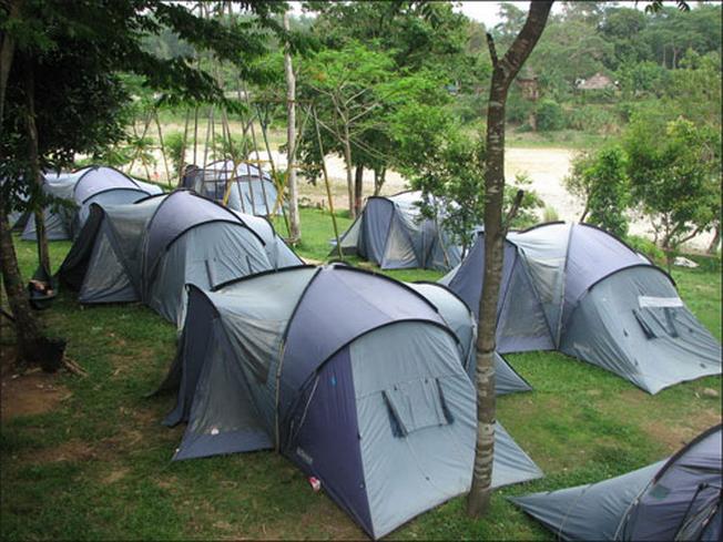 Dựng trại nghỉ đêm ở Madagui