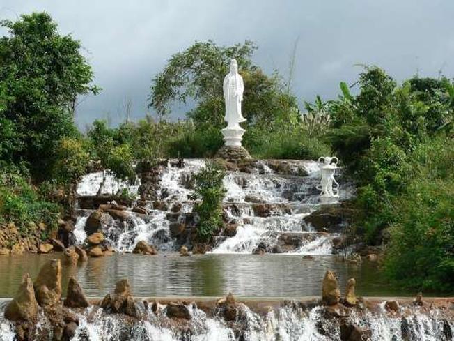 Tu viện Bát Nhã điểm du lịch tại Đà Lạt giúp du khách thả hồn vào thiên nhiên