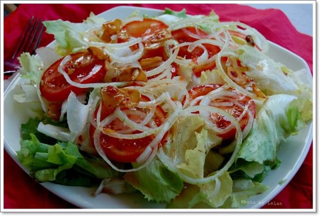 Salad trộn dầu giấm
