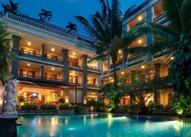 Cảnh đêm rực rỡ tại Bali Hotel