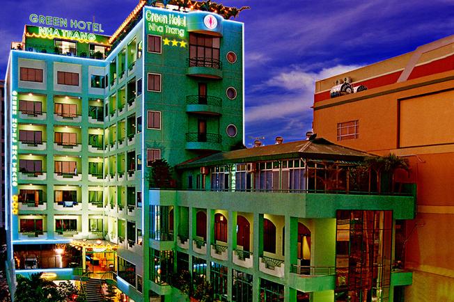 Màu xanh nổi bật của Green Hotel