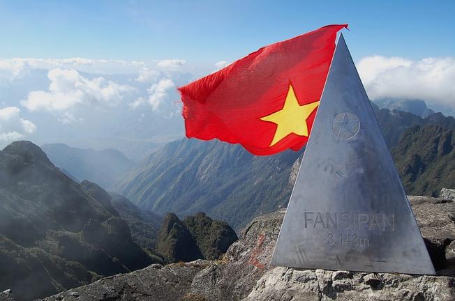 Fansipan với độ cao 3143m, là nóc nhà của Việt Nam