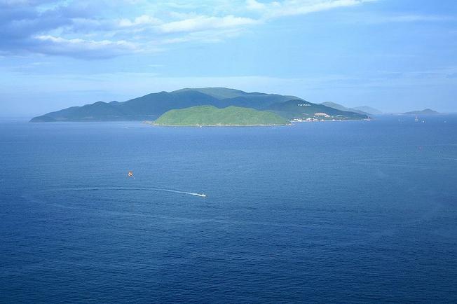 The area of ​​Hon Tre island is located in Nha Trang Bay