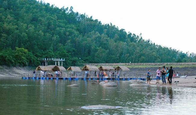 Hồ Kênh Hạ là địa điểm du lịch sinh thái hấp dẫn du khách