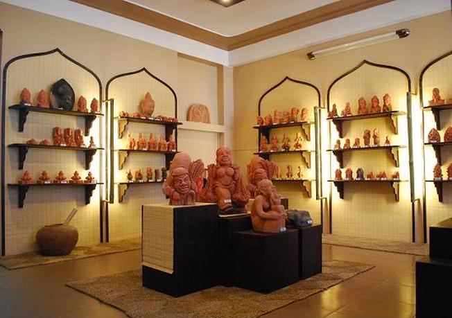 Góc trưng bày các tác phẩm điêu khắc của văn hóa Chămpa