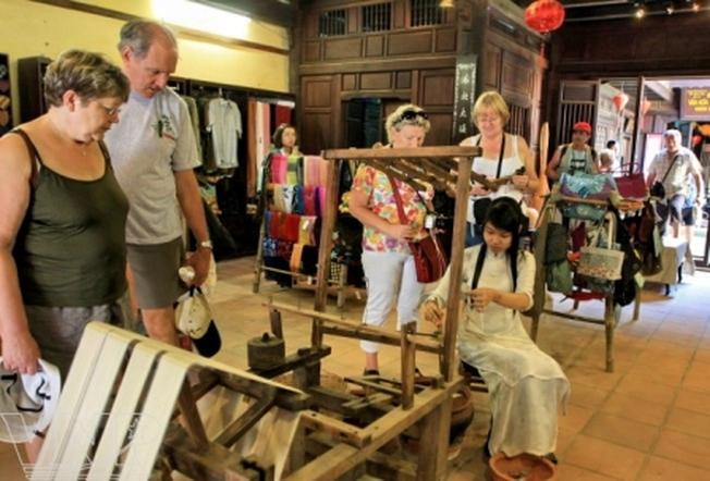 Du lịch Hội An đến thăm làng nghề Mã Châu