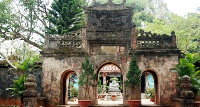 Cổng vào chùa Tam Thai