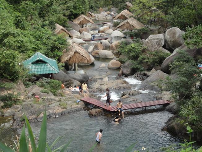 Khu du lịch sinh thái Ngầm đôi