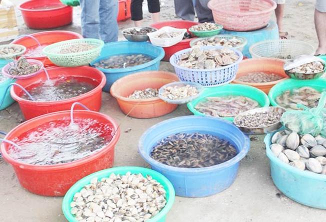 Chợ hải sản ăn liền là địa điểm du lịch Đà Nẵng độc đáo