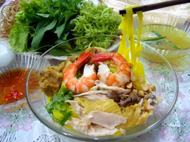 Mì Quảng tôm món ăn đặc sản Đà Nẵng 