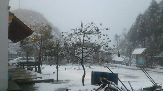 Cận cảnh những hình ảnh tuyết rơi trắng xóa tại Sapa