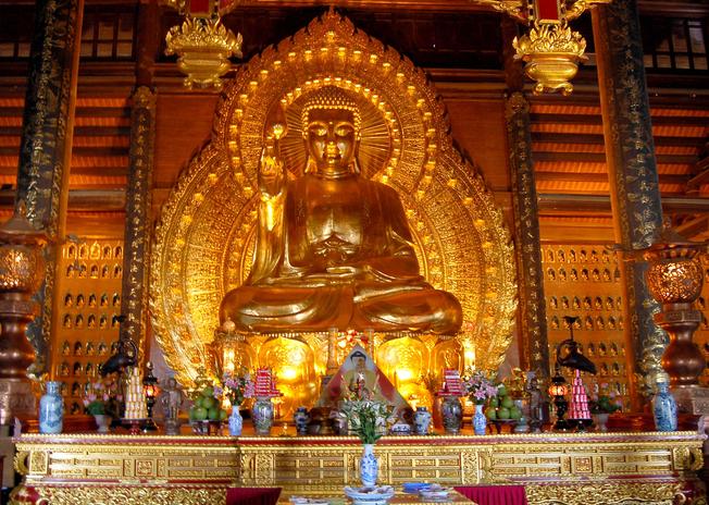 Tượng phật bằng đồng dát vàng lớn nhất châu Á ở chùa Bái Đính
