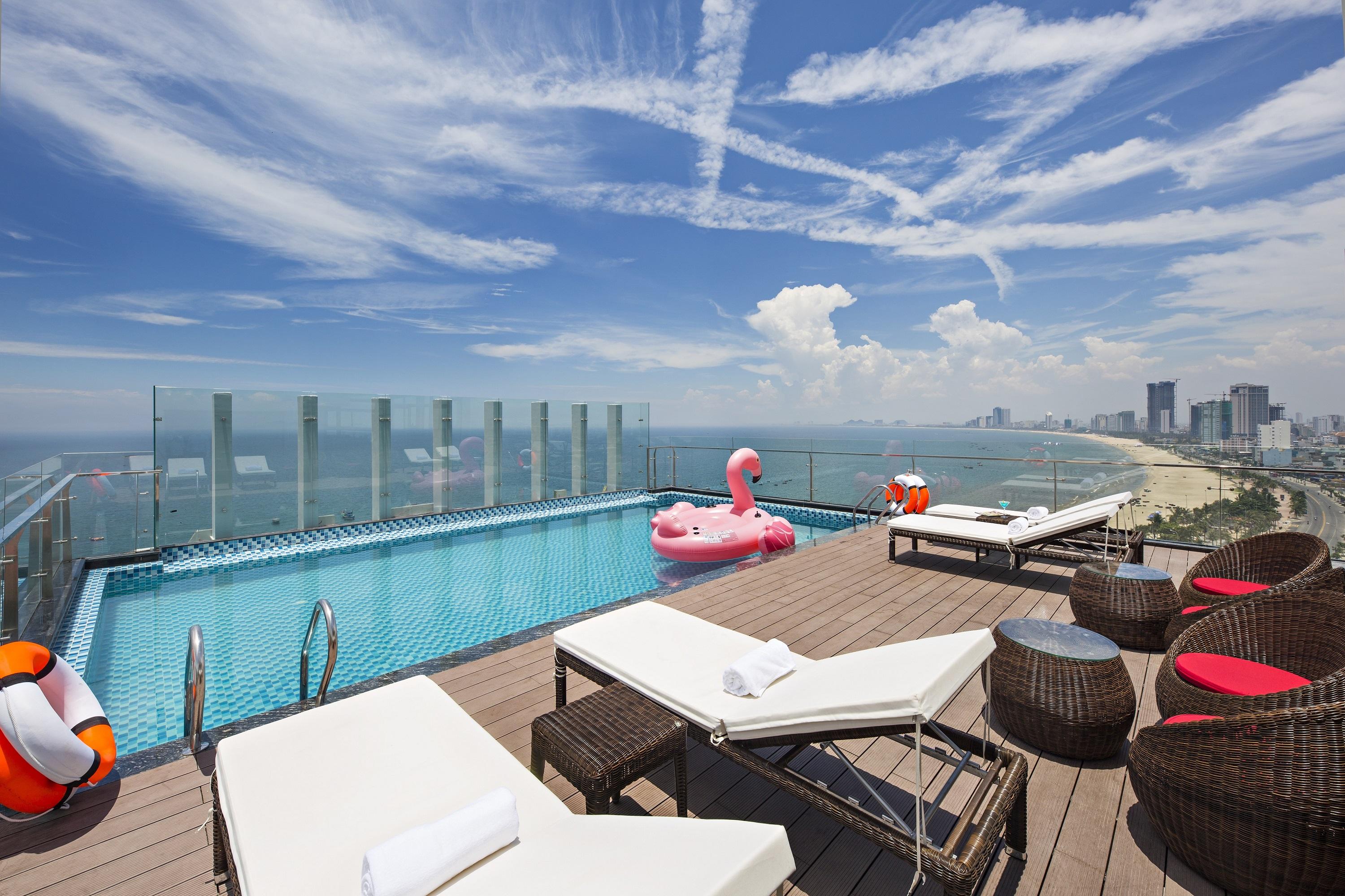 Top 15 Khách sạn Đà Nẵng có bể bơi ngoài trời/bể bơi vô cực